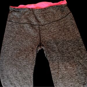 VSX Sport Victoria Secret Leggings
Womens med/Tall Stirrup Foot Strap Waist‎